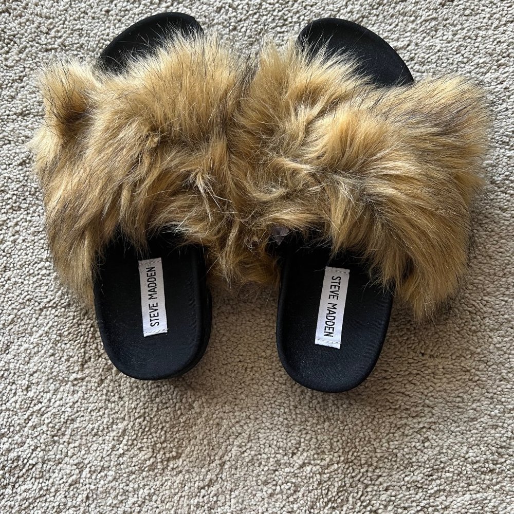 Steve Madden Furry Slides